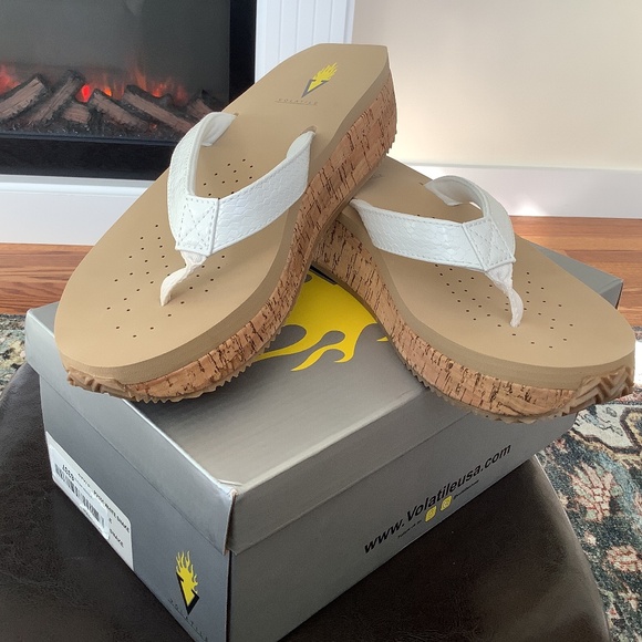 New Volatile White Snake Platform Sandal Thong Size 10 - Picture 1 of 11